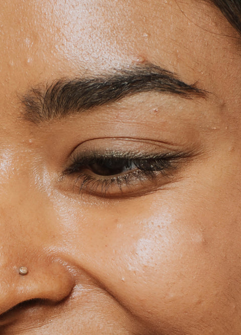Elate green eyeliner, pencil eyeliner, vegan and cruelty free beauty +caption_Simran is wearing Able #shade_Able_|_Earthy_Green