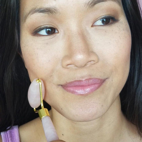 ROSE QUARTZ FACIAL ROLLER - SILKTAGE